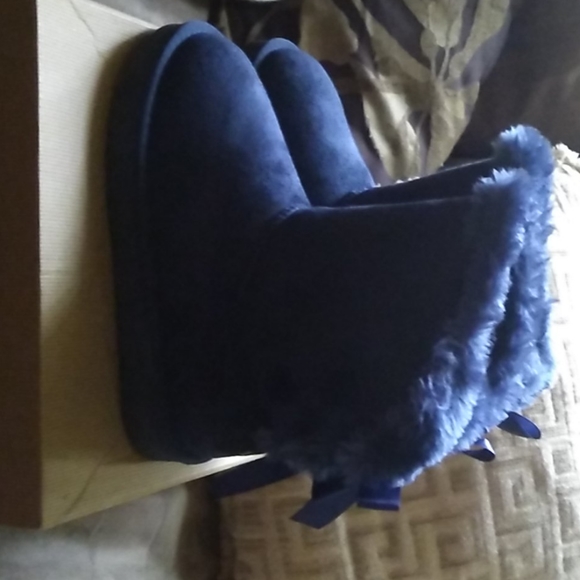 UGG boots - Picture 2 of 3